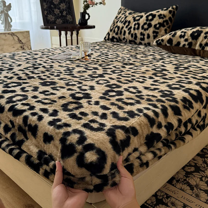 Warm Faux Rabbit Fur Fitted Sheet – Non-Slip Thick Mattress Cover with Elastic Band