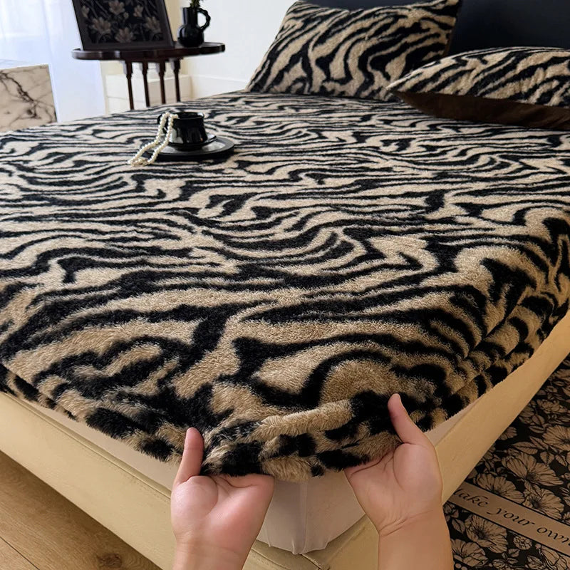 Warm Faux Rabbit Fur Fitted Sheet – Non-Slip Thick Mattress Cover with Elastic Band
