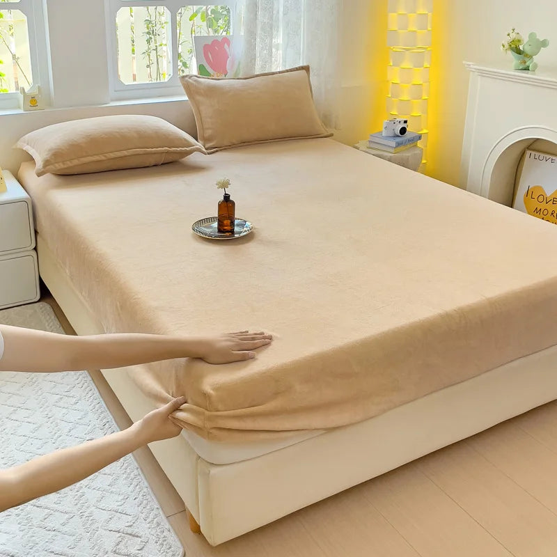 Warm Thick Flannel Fleece Bed Sheet – Solid Color, All-Inclusive Fitted Mattress Cover (Single/Queen/King)