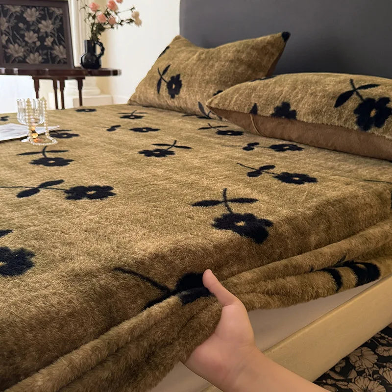 Warm Faux Rabbit Fur Fitted Sheet – Non-Slip Thick Mattress Cover with Elastic Band