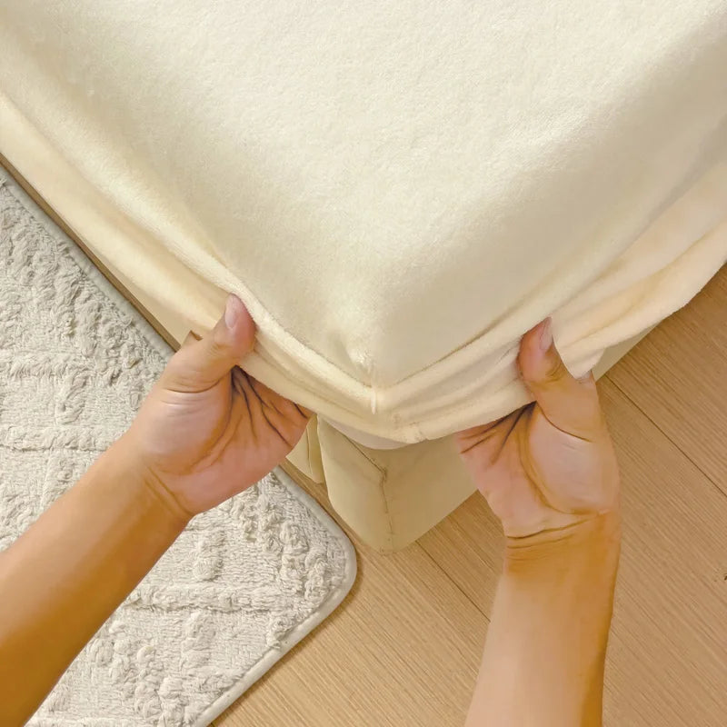 Warm Thick Flannel Fleece Bed Sheet – Solid Color, All-Inclusive Fitted Mattress Cover (Single/Queen/King)